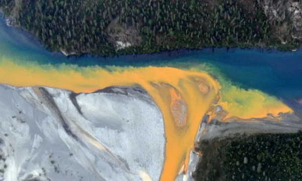 Réchauffement climatique : des rivières virent à l’orange en Alaska ...